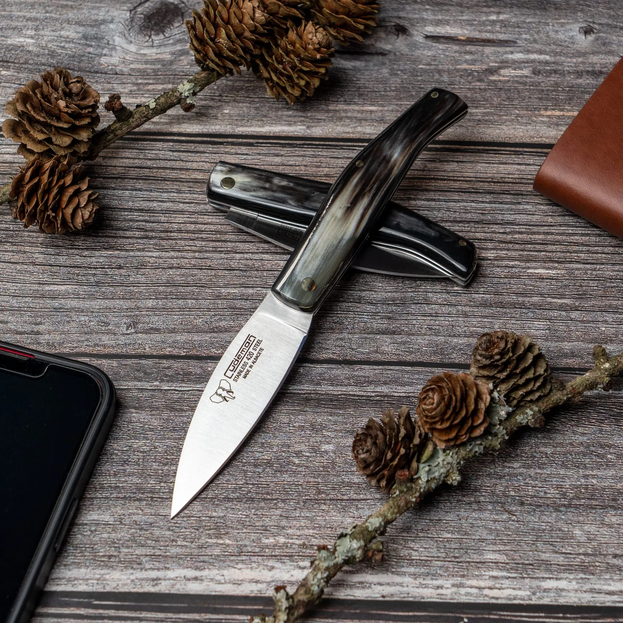 Navaja de caza Cudeman, mango asta de toro (total 15,5 cm.)