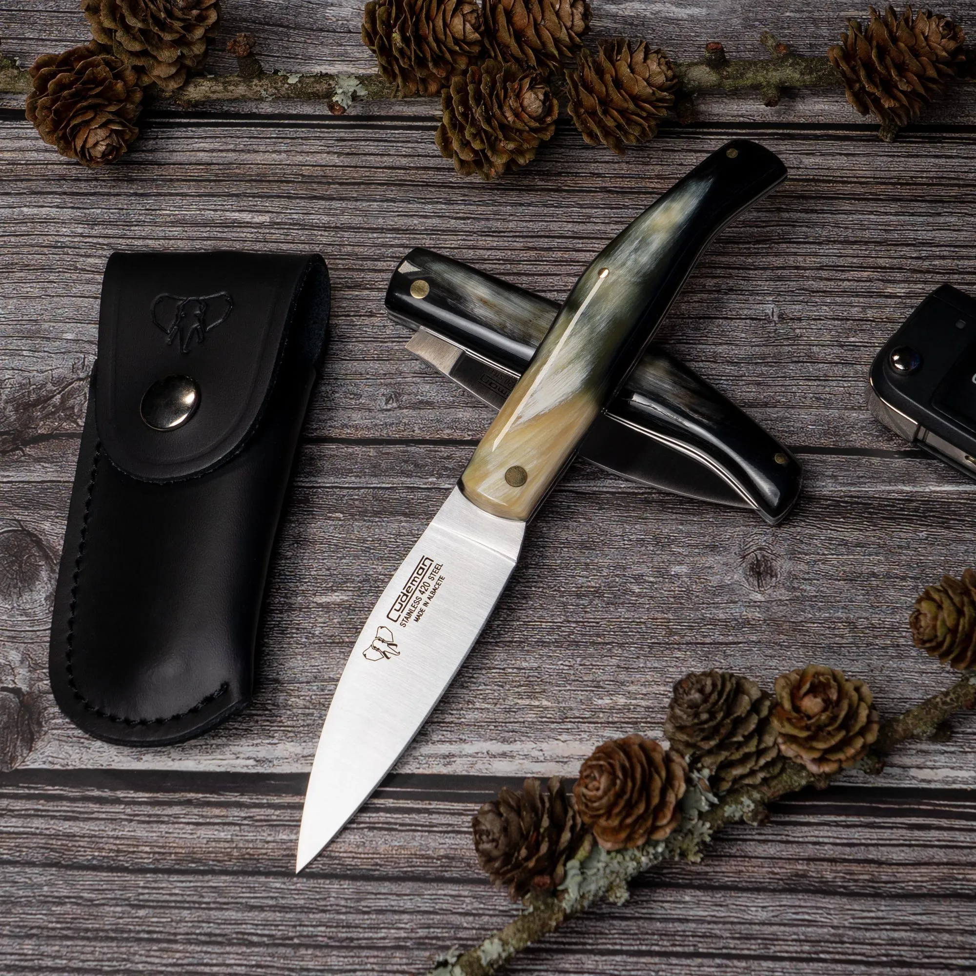 Navaja de caza Cudeman, mango asta de toro pulida (con funda)