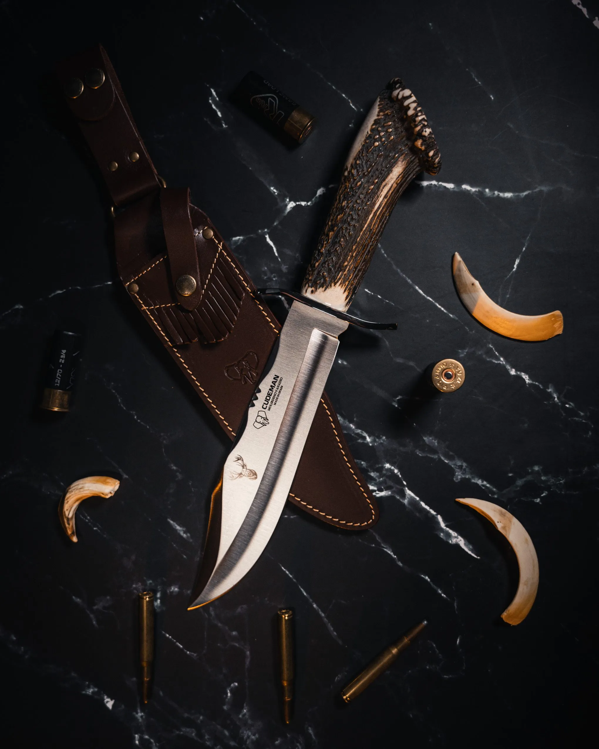 Cuchillo de caza Cudeman Bowie, con roseta de ciervo
